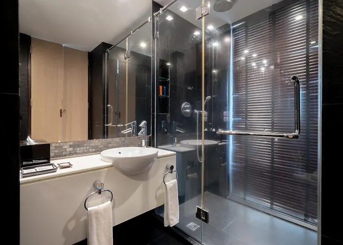 Vic 3 Hotel 4*